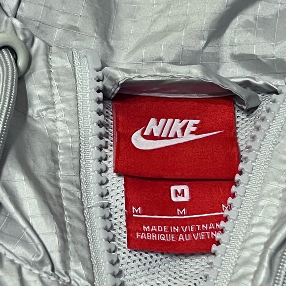 Nike silver and white  light weight Hooded Essential Windrunner Jacket size M - Picture 9 of 12